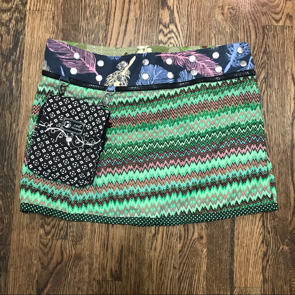 Reversible skirt/belt with clip-on purse accessory